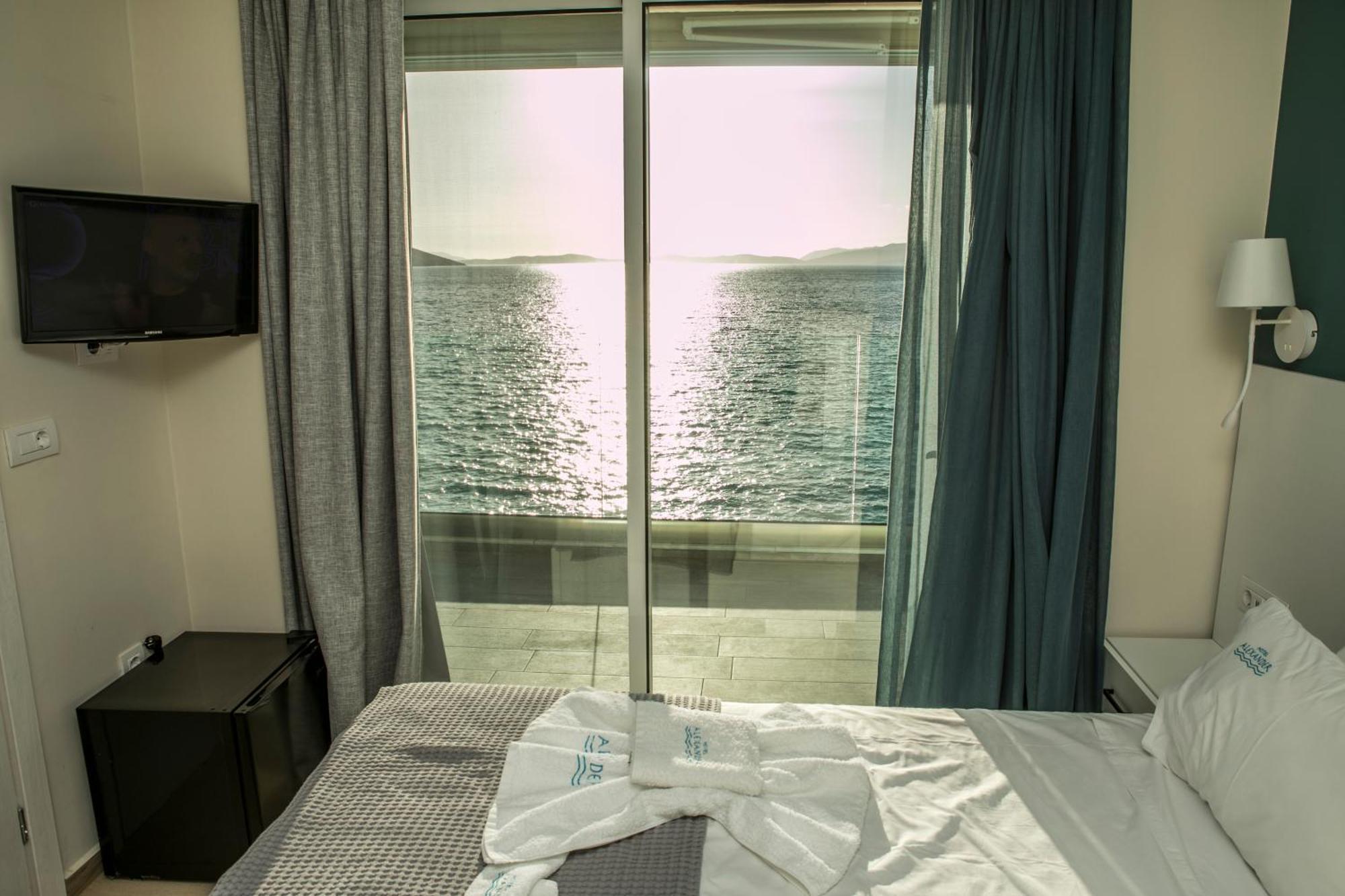Hotel Alexander ไมติกาส ภายนอก รูปภาพ